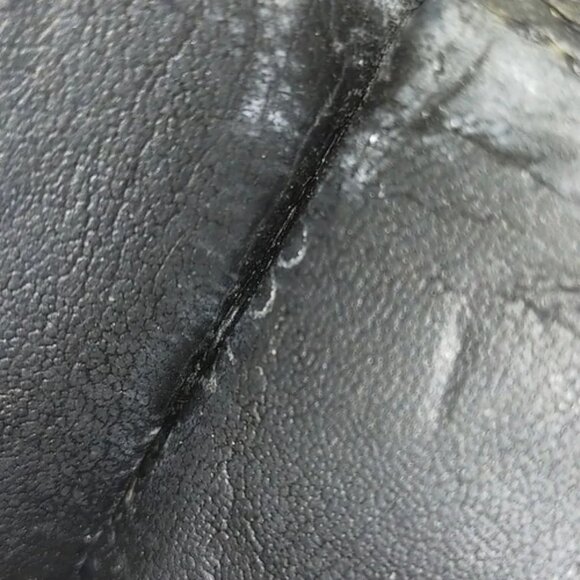 222280BO (L4) Louis Vuitton Crossbody Bag Black Taiga Leather - Picture 7 of 9